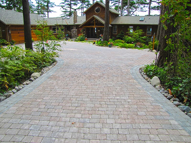 Northwestern Seattle style paver driveway