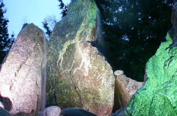 Natural stone fountain in Mount Vernon, WA