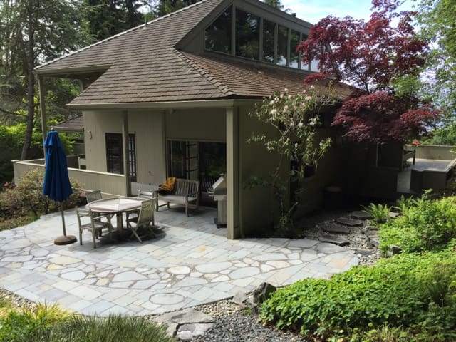 A Northwestern Landscape Design backyard patio